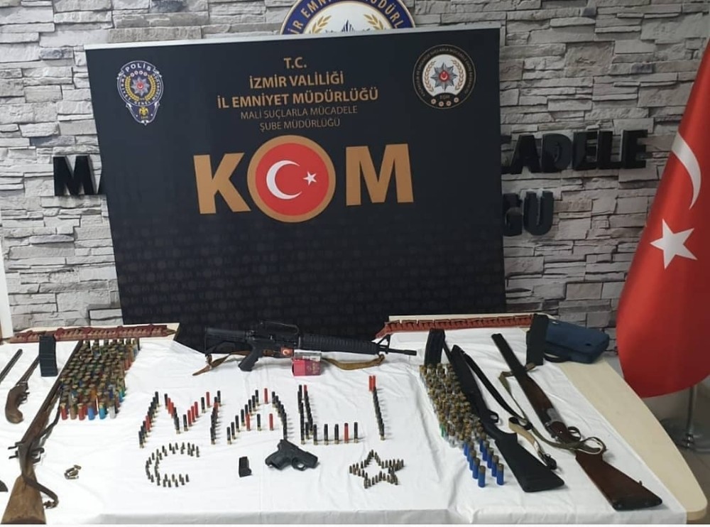 İzmir’de tefecilere operasyon: 4 gözaltı 