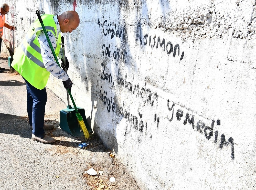 İzmir’de temizlik seferberliği sürüyor 