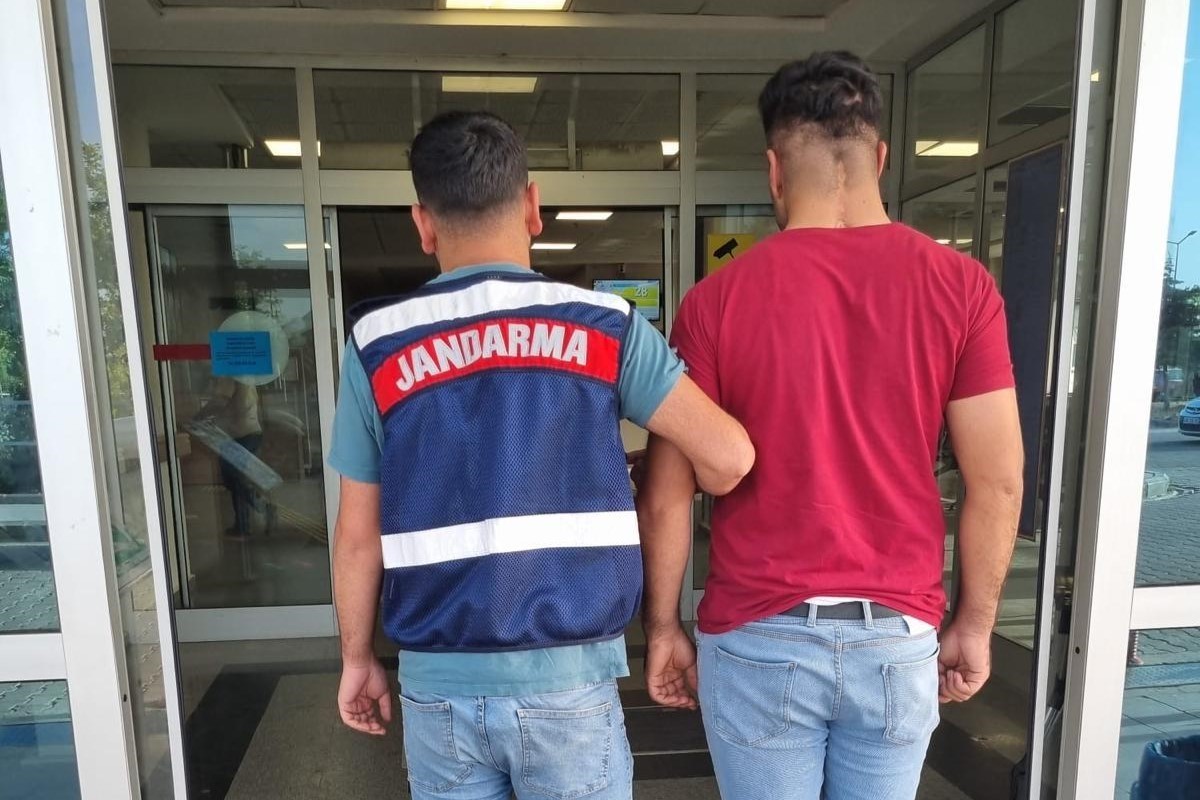 İzmir'de terör propagandası yapanlar paketlendi: 6 gözaltı