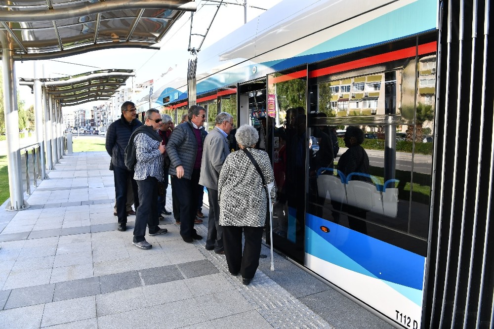 İzmir’de toplu ulaşıma virüsle mücadele ayarı 
