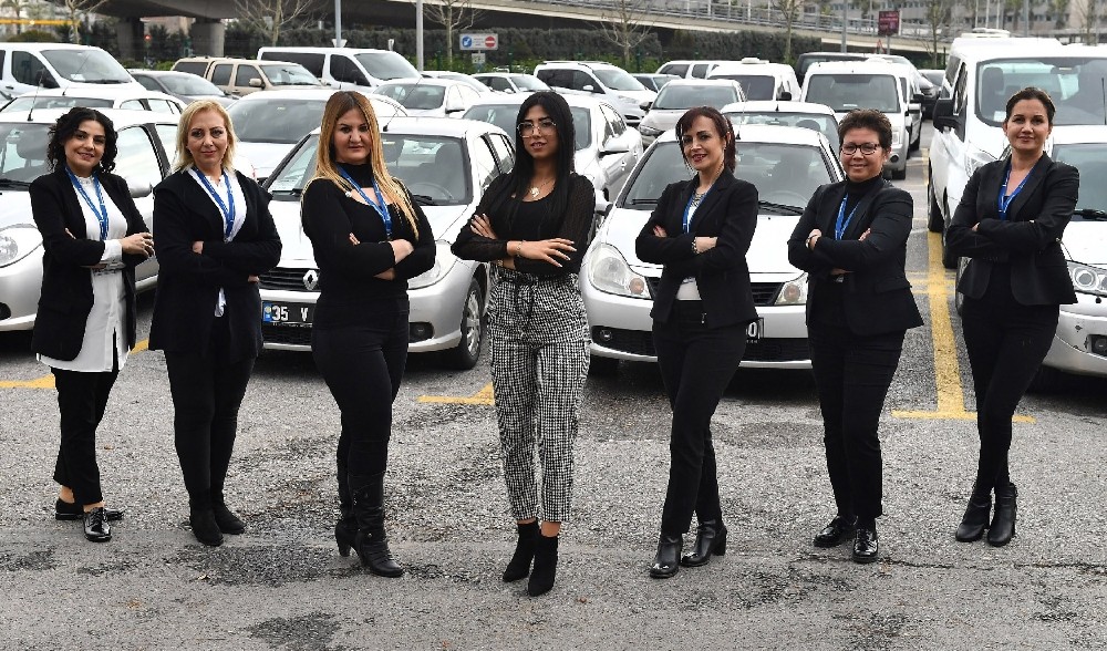 İzmir’de toplu ulaşımda ve belediyedeki kadın şoförler dikkat çekiyor 