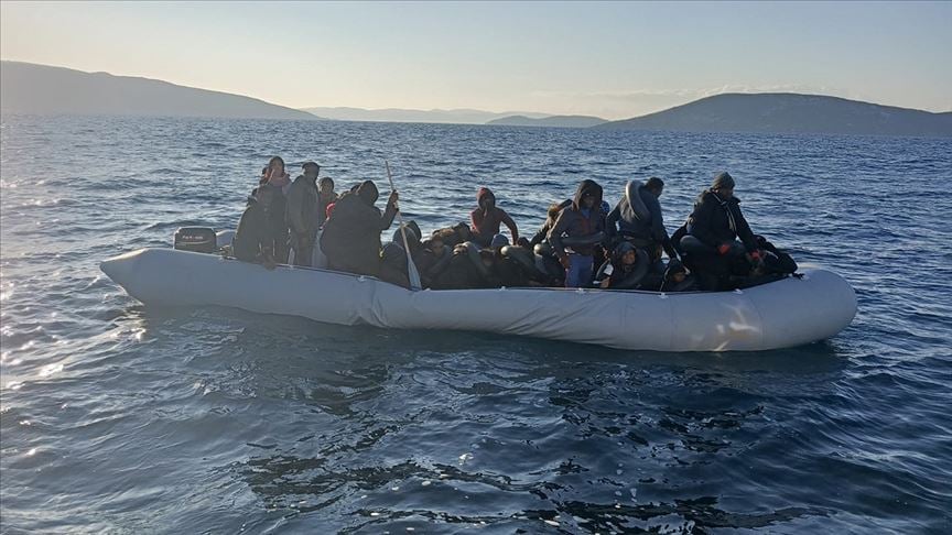 İzmir'de Türk kara sularına geri itilen 121 sığınmacı kurtarıldı