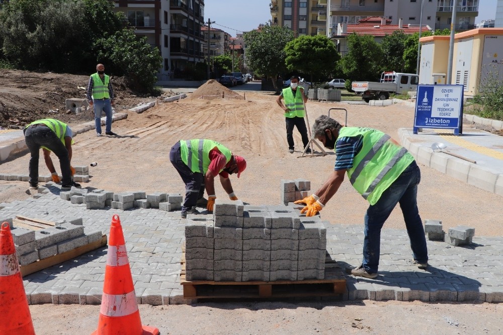 İzmir’de üç ayda 40 futbol sahası büyüklüğünde alan parke kaplandı 
