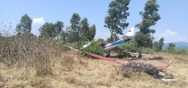 İzmir'de uçak düştü: 2 yaralı