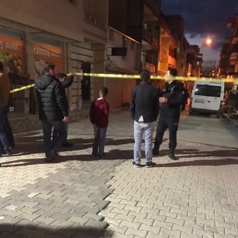 İzmir’de vahşet: Hamile kadın ve oğlu evlerinde ölü bulundu 