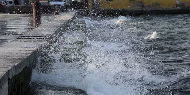 İzmir'de vapur seferleri iptal edildi