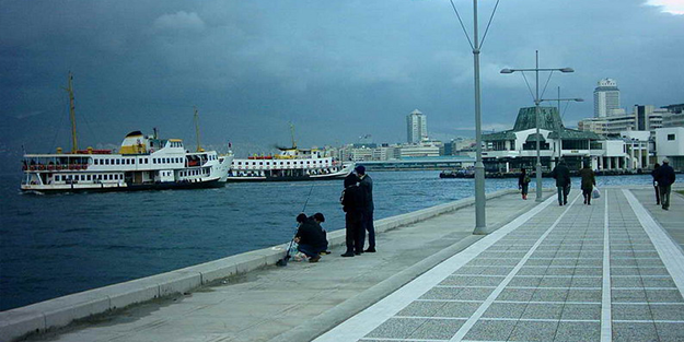İzmir'de vapur seferleri iptal edildi