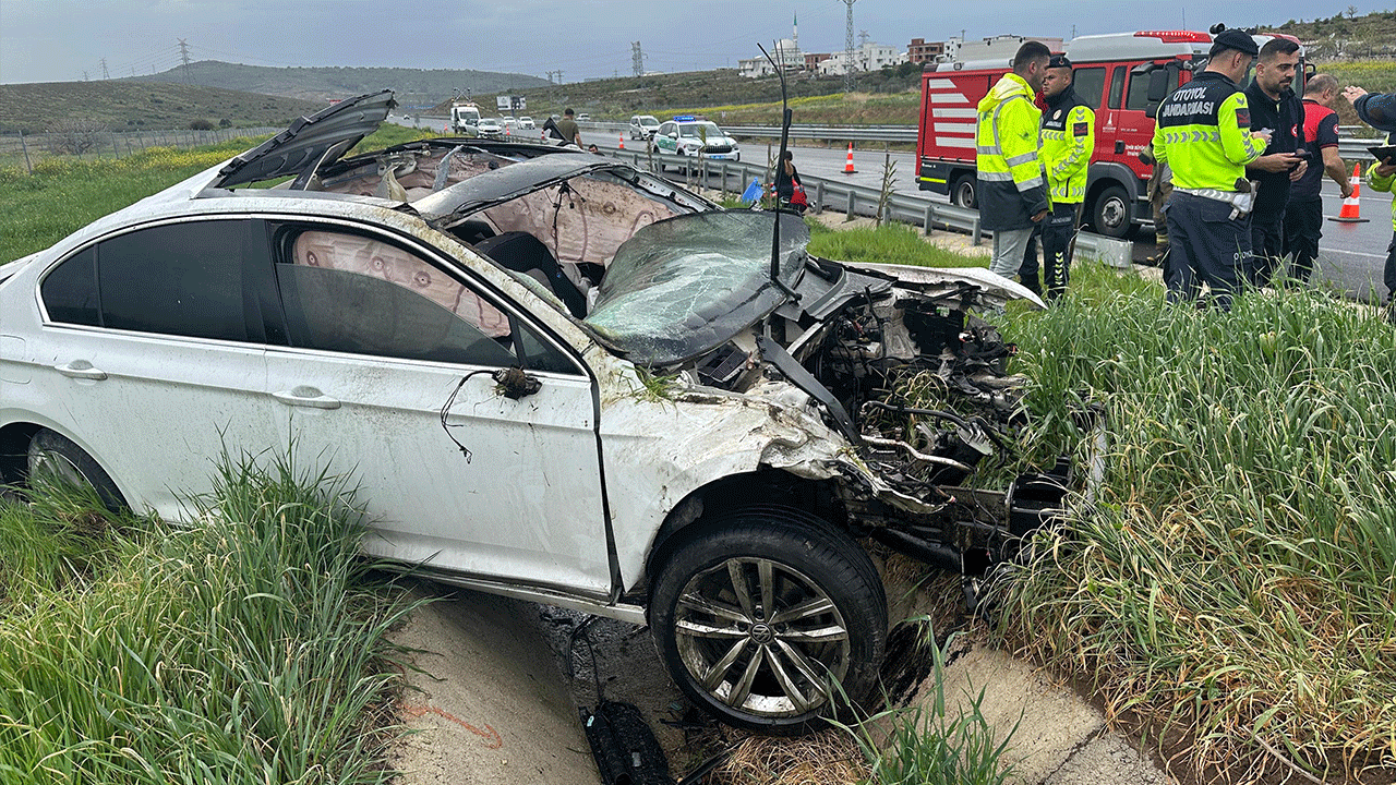 İzmir'de yağmurun kayganlaştırdığı yolda kaza: 1 ölü, 4 yaralı
