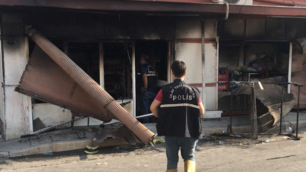 İzmir'de yakınının öldüğünü duydular, katil zanlısının evini ve iş yerini kundakladılar