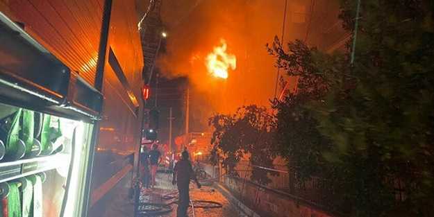 İzmir’de yangın dehşeti... Dört katlı bina alev alev yandı