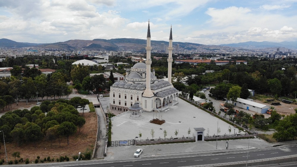 İzmir’de yarın 889 yerde cuma namazı kılınacak 