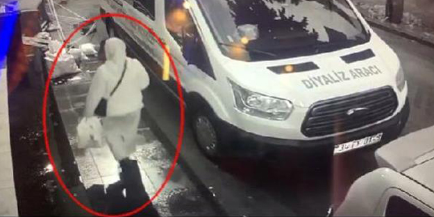 Yaşlı kadın kapağı çalınan rögara düştü!