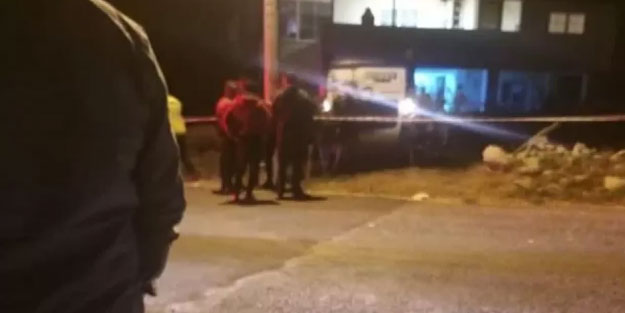 İzmir’de yoldan çıkarak kayaya çarpan sürücü yaşamını yitirdi