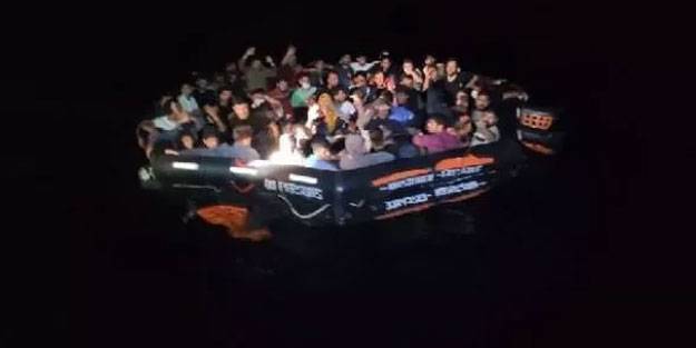 İzmir'de Yunan güçlerinin ittiği 344 kaçak göçmen kurtarıldı