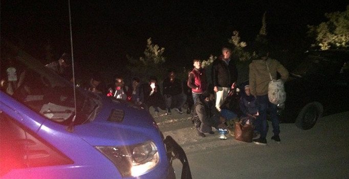 İzmir'de yurt dışına kaçmaya çalışan 38 göçmen yakalandı
