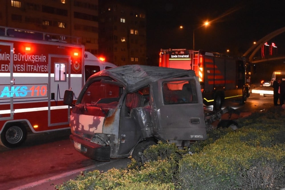 İzmir’de zincirleme kaza: 2’si ağır 3 yaralı 
