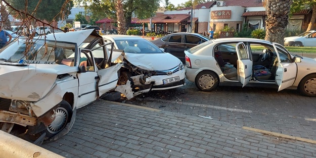 İzmir'de zincirleme kaza: Yaralılar var