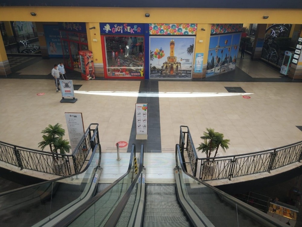 İzmir’deki AVM’de dehşet: 3 yaralı 