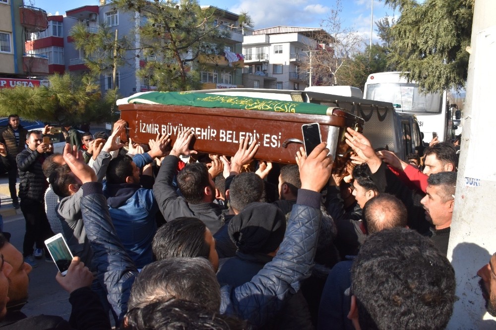 İzmir’deki çifte cinayette komşu şüphesi 