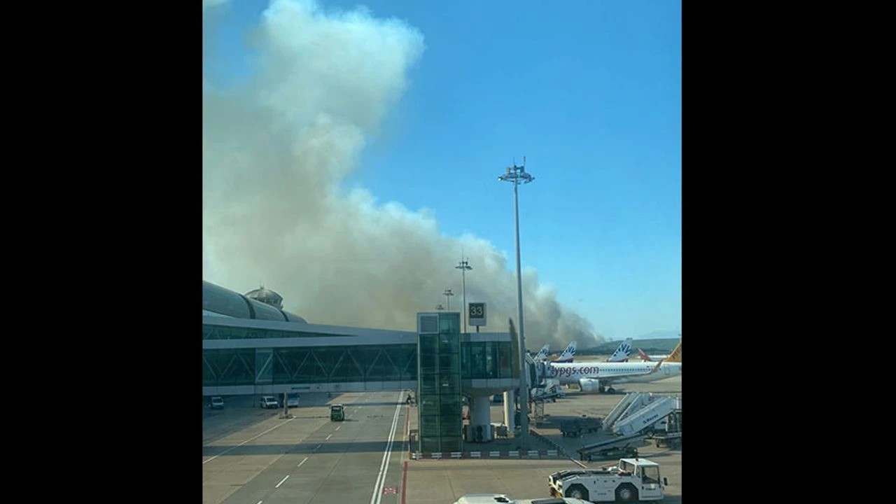 İzmir’deki orman yangınları uçak seferlerini vurdu!