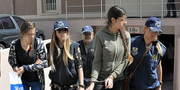 İzmir'de 3 terör yanlısı tutuklandı