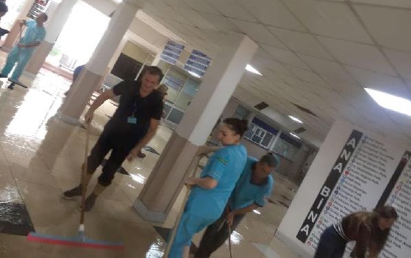İzmir'deki yağmurda hastaneyi su bastı