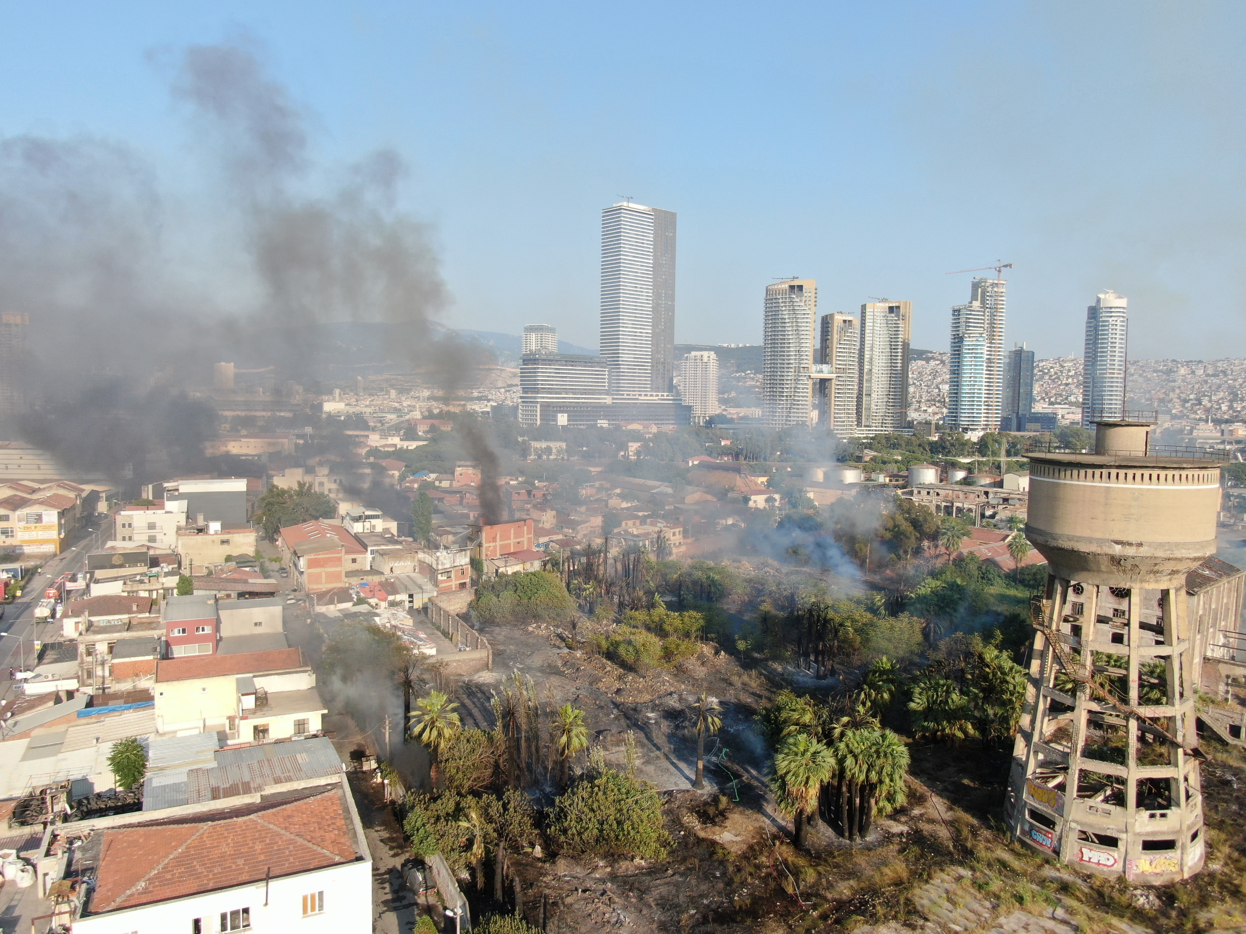 İzmir’deki yangın kontrol altına alındı