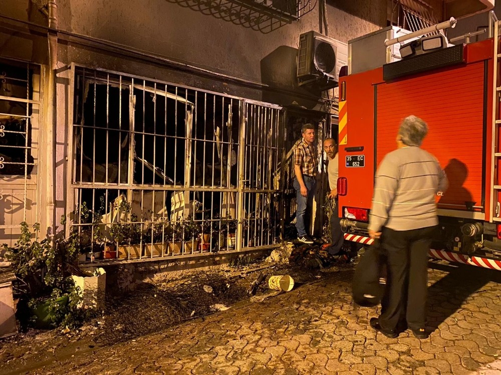 İzmir’deki yangında dumanlar can aldı 