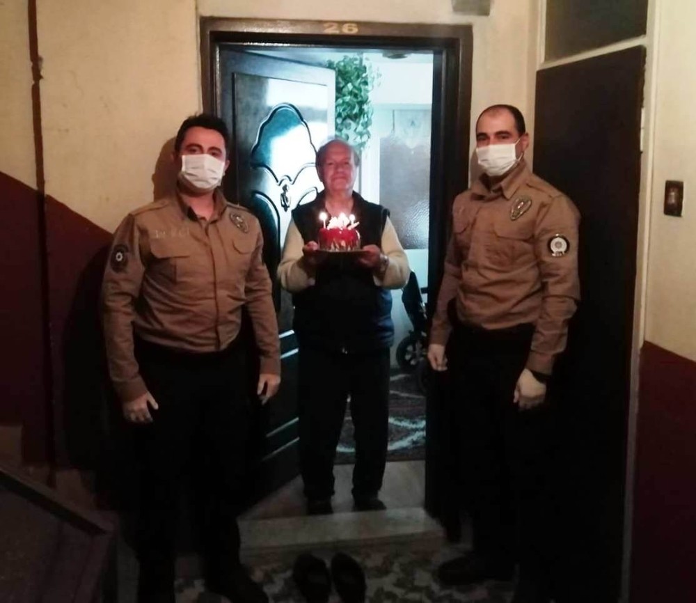 İzmir’den Manisa’ya sürpriz yaş günü 