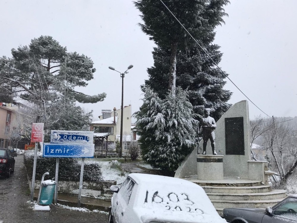 İzmir’e Mart ayında kar sürprizi 