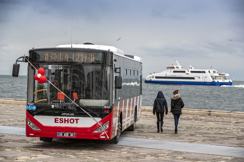 İzmir’e yerli üretim 15 yeni otobüs 