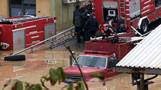 İzmir’i sel aldı