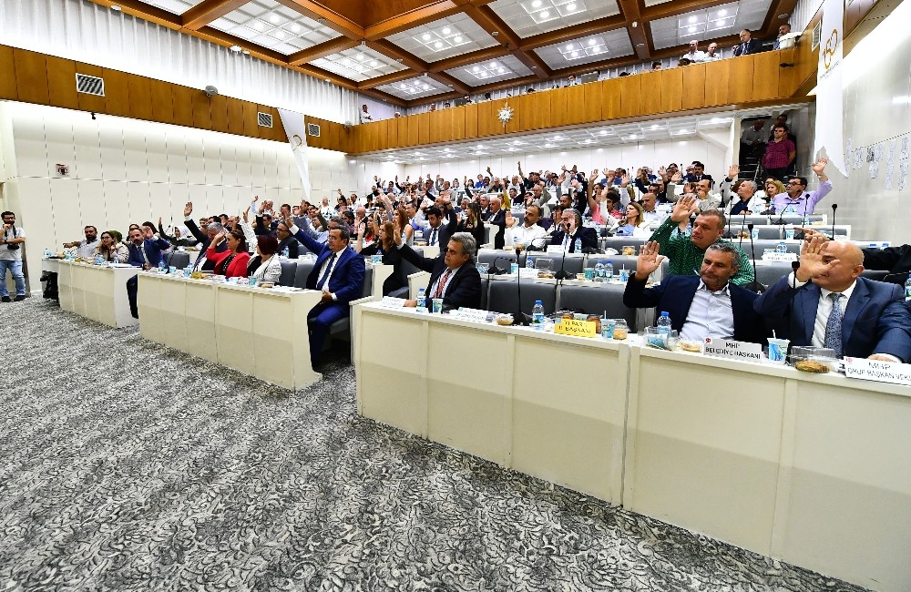 İzmir’in 5 yıllık yeni yol haritası oy birliği ile kabul edildi 