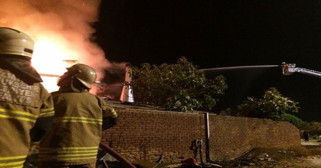 İzmir’in Balçova İlçesi’nde korkutan yangın