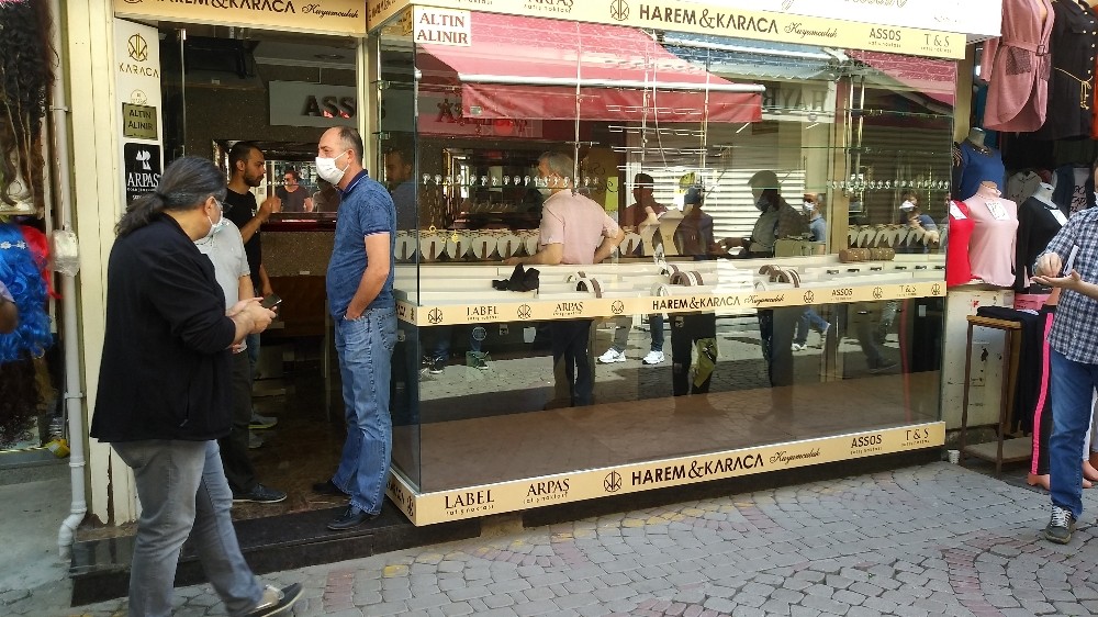 İzmir’in göbeğinde kuyumcu soygunu 