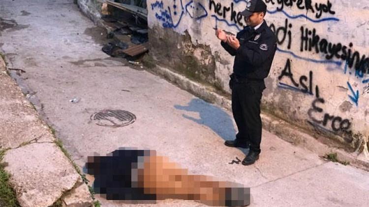 İzmir'in Konak ilçesinde sokak ortasında ceset bulundu