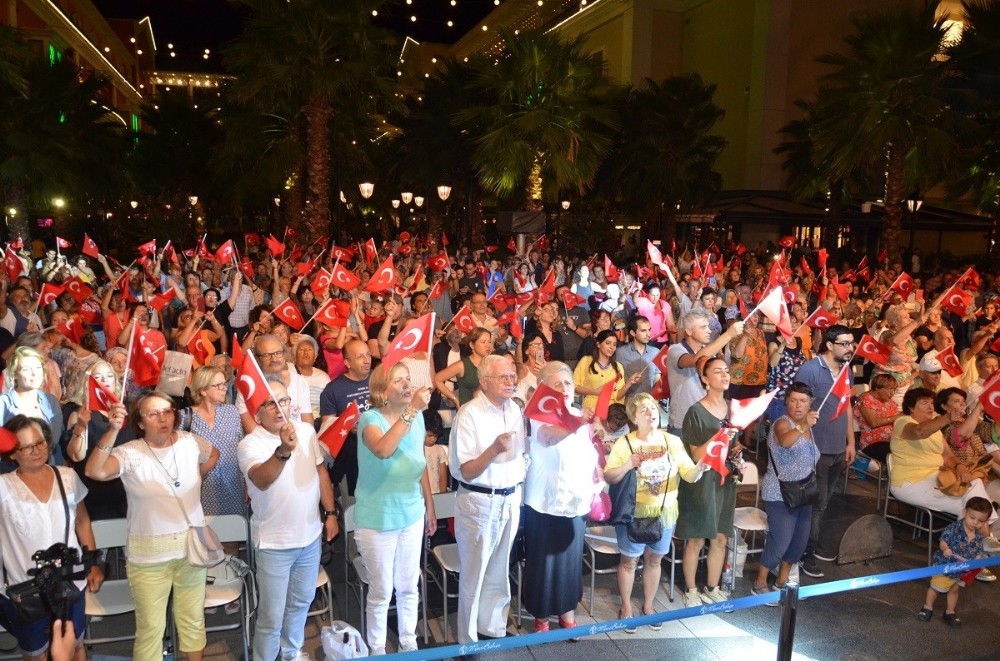 İzmir’in kurtuluş coşkusu 