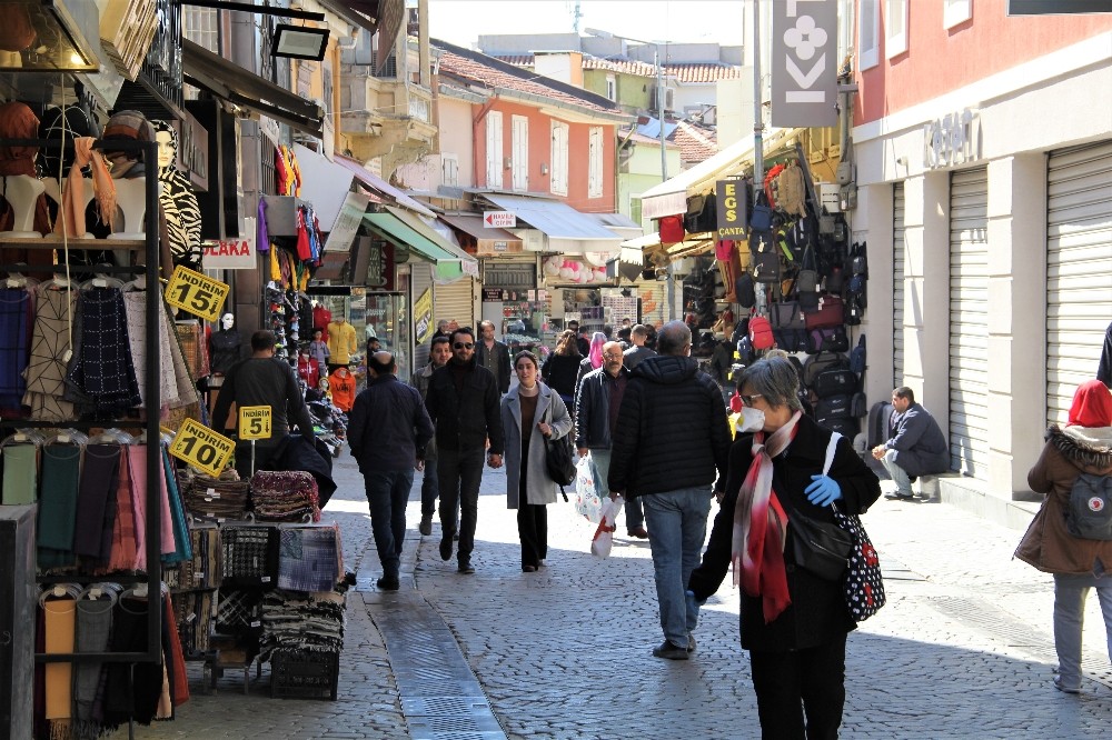 İzmir’in Tarihi Kemeraltı Çarşısı eski günlerini arattı 