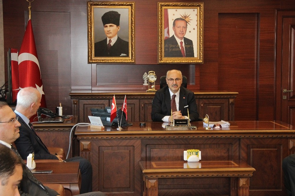 İzmir’in yeni valisi Köşger göreve başladı 