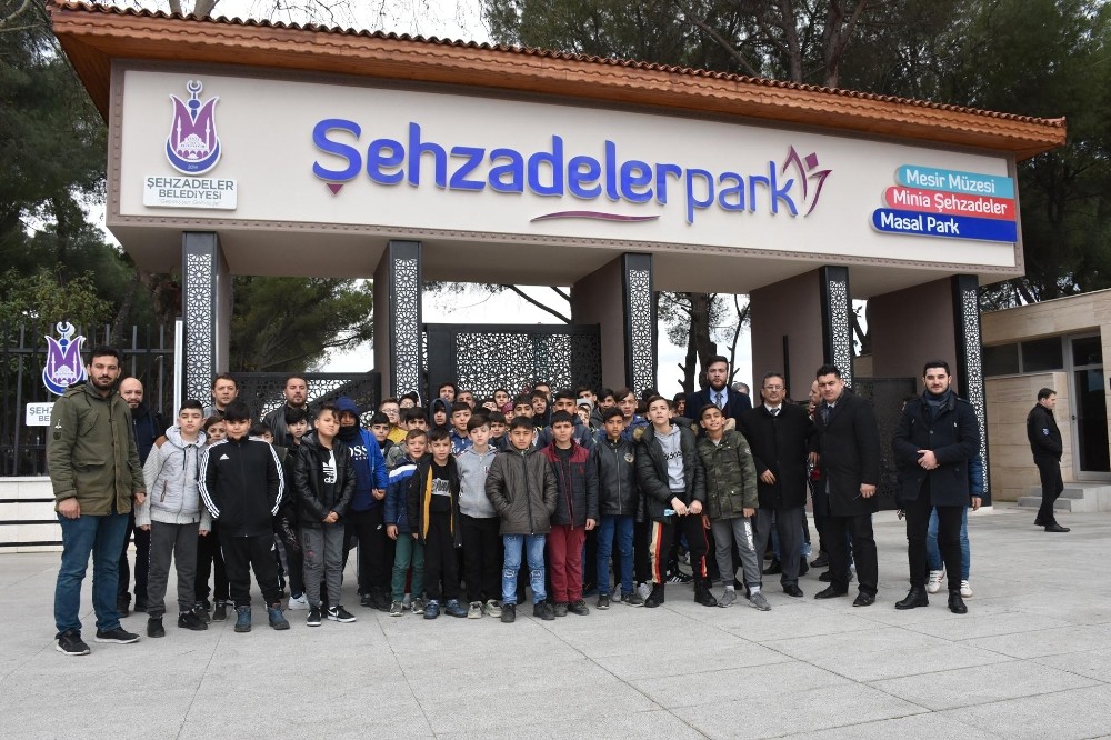 İzmirli öğrenciler Şehzadelerpark’ta ağırlandı 