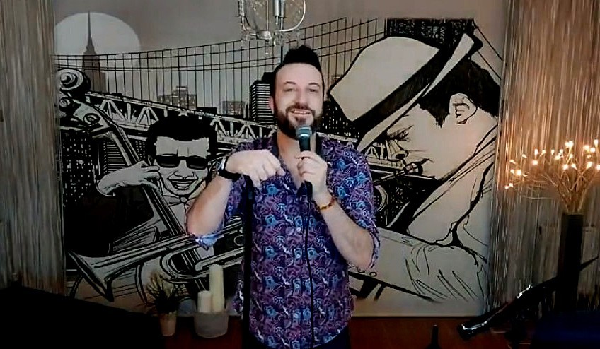 İzmirli sanatçı, belediye sosyal medya hesaplarından online konser verdi 