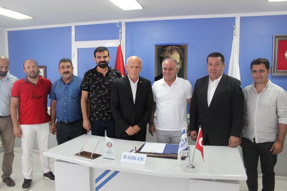 İzmirspor’a milli teknik direktör 
