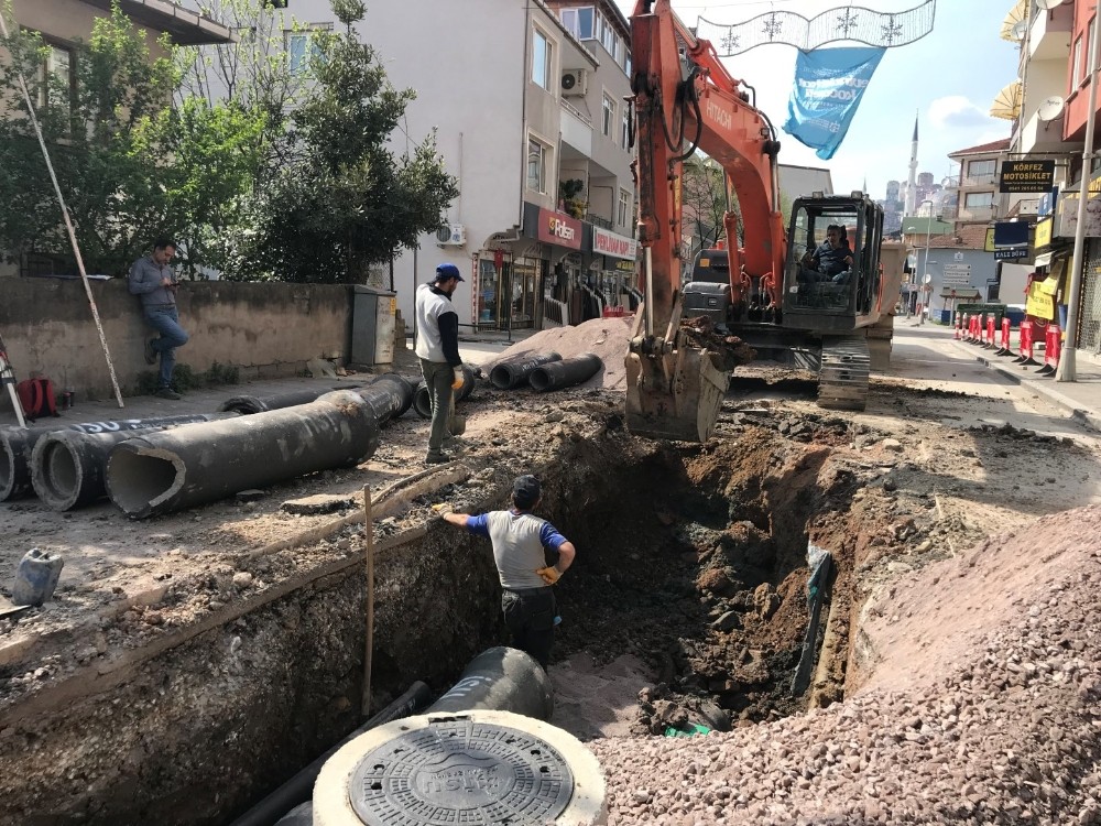 İzmit Bağdat Caddesi’nde altyapı çalışmaları sürüyor 