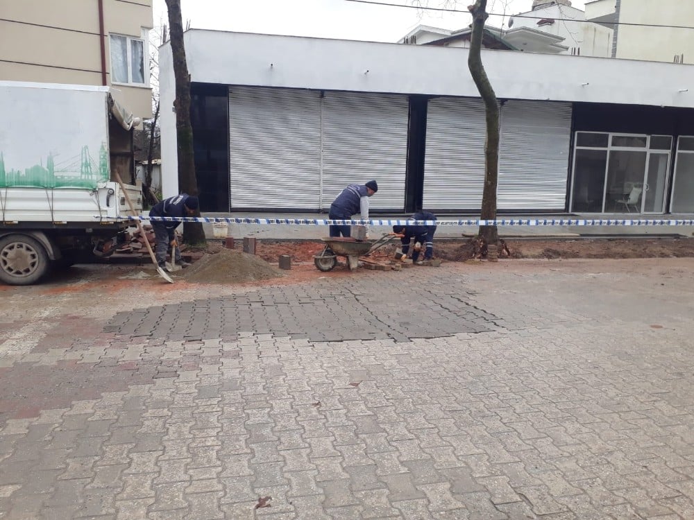 İzmit Belediyesi, cadde ve kaldırımları yeniliyor 