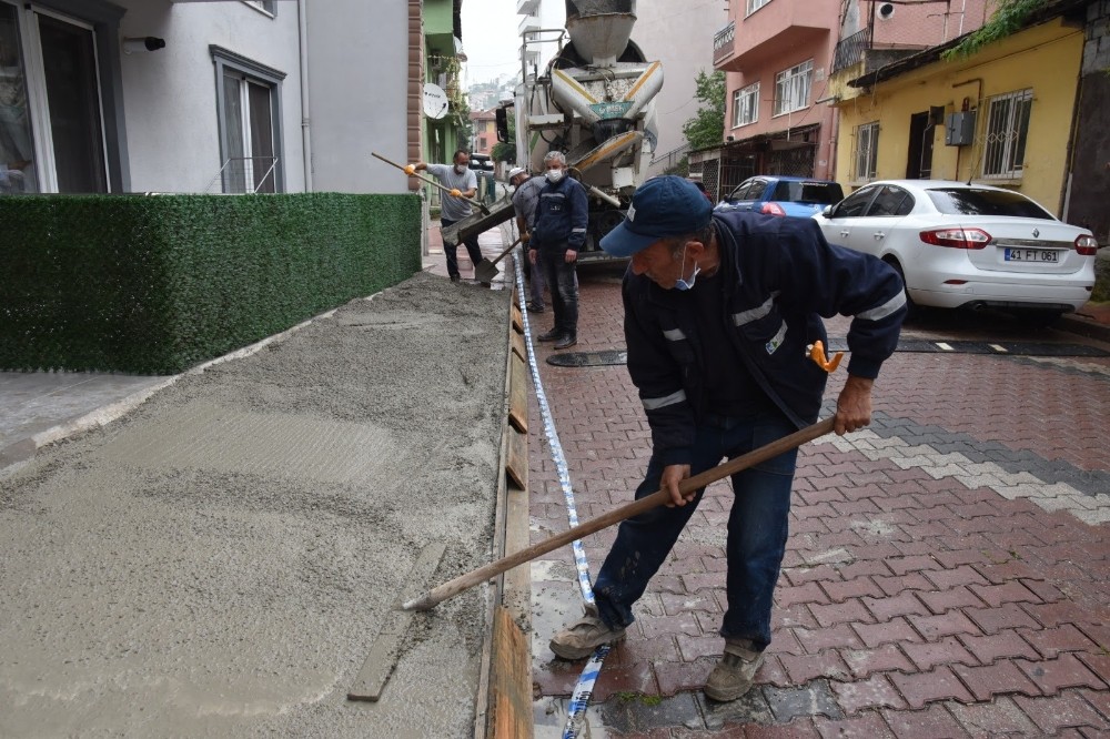 İzmit Belediyesi ekipleri çalışmalarını sürdürüyor 