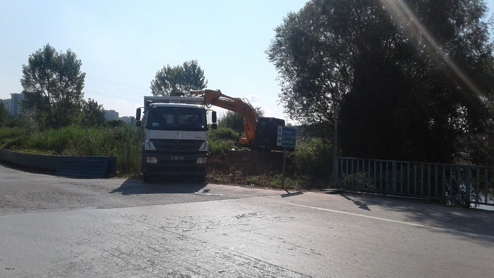 İzmit Belediyesi ilçeye yeni yollar kazandırıyor 