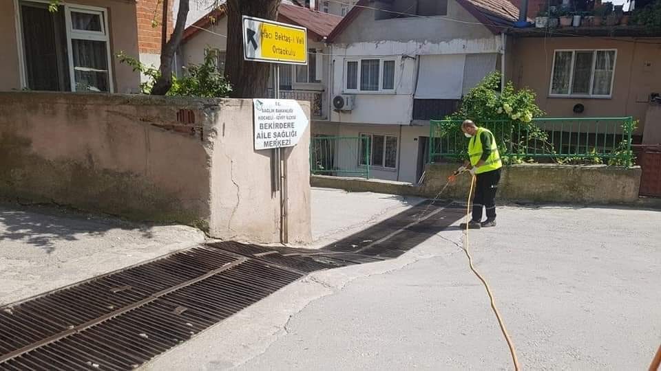 İzmit Belediyesi mahallelerden gelen talepleri karşılıksız bırakmıyor 
