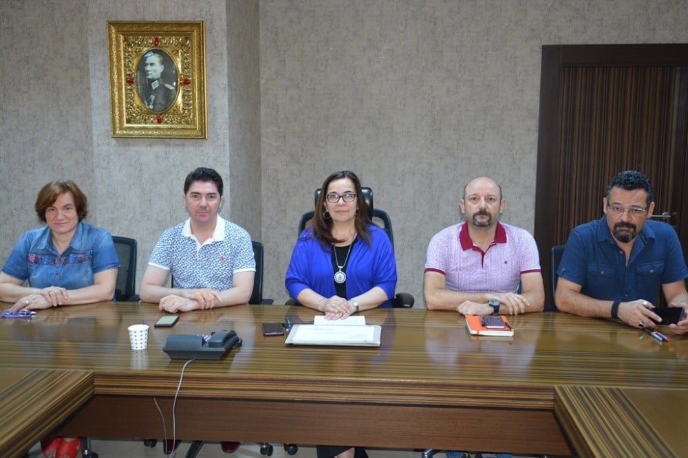 İzmit Belediyesi masa, sandalye ve tabura alım ihalesi gerçekleştirdi 