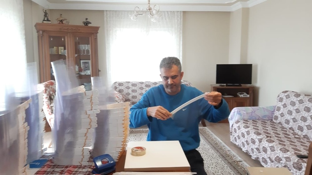 İzmit Belediyesi maske üretim atölyesine dönüştü 