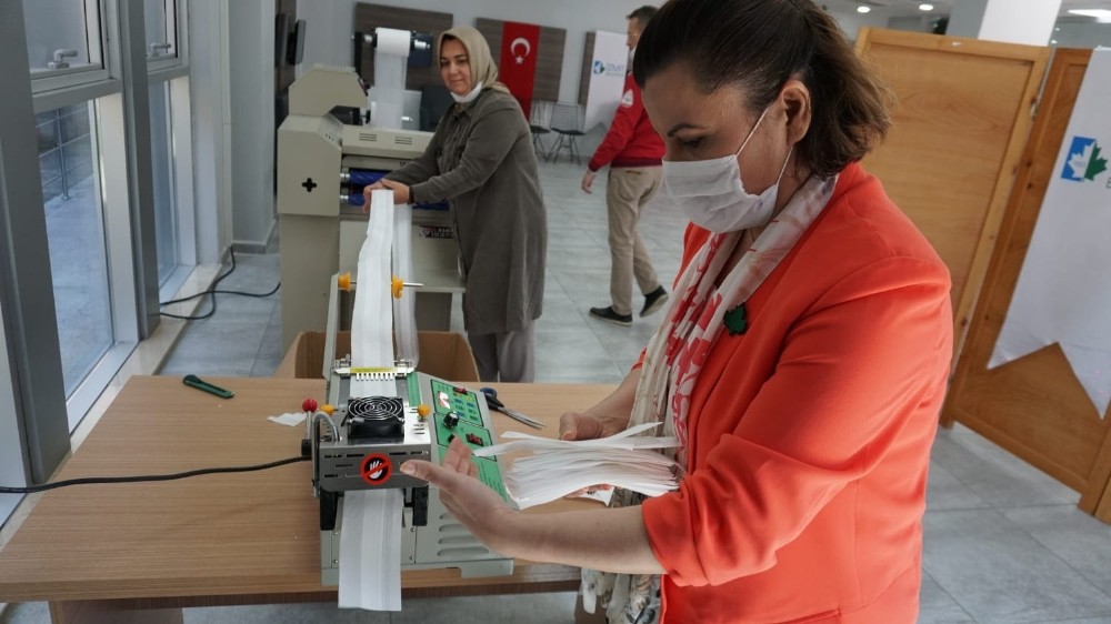 İzmit Belediyesi maske üretimini günlük 30 bine çıkarttı 